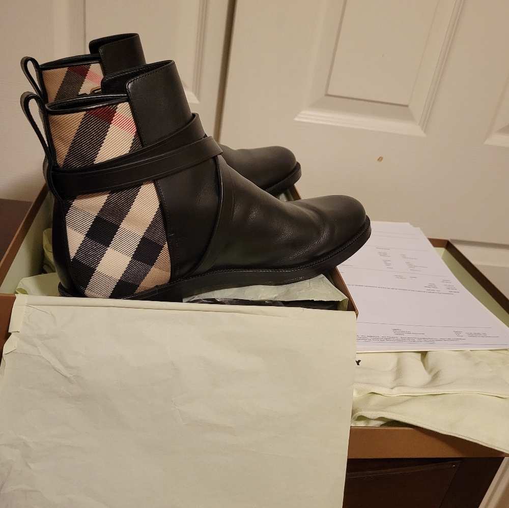 Burberry Pryle Boots - Picture 10 of 12